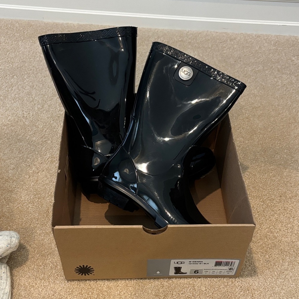 UGG Glossy Black Women's Winter Boots